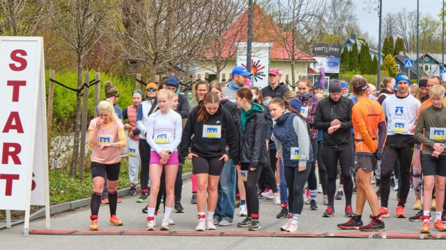 Kärdla linnajooksu võitsid Sten Sihver ja Anni Kingsepp